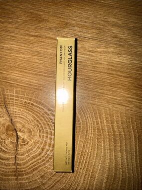 Hourglass Phantom Volumizong glossy balm